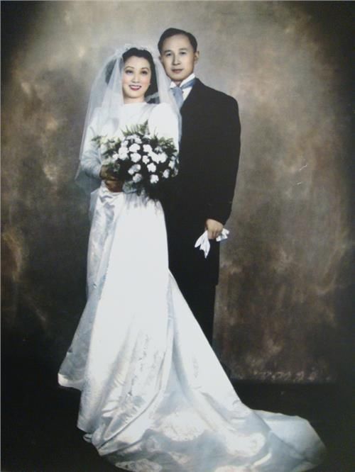 她表哥是徐志摩,表弟是金庸,爱人更是功勋人物