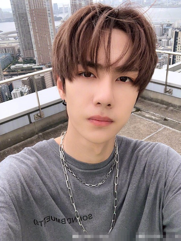 鼻子有疤痕 下巴透光 五官精致的王一博露馅了 还敢说没整容? 鼻子有疤痕 下巴透光 五官精致的王一博露馅了 还敢说没整容?