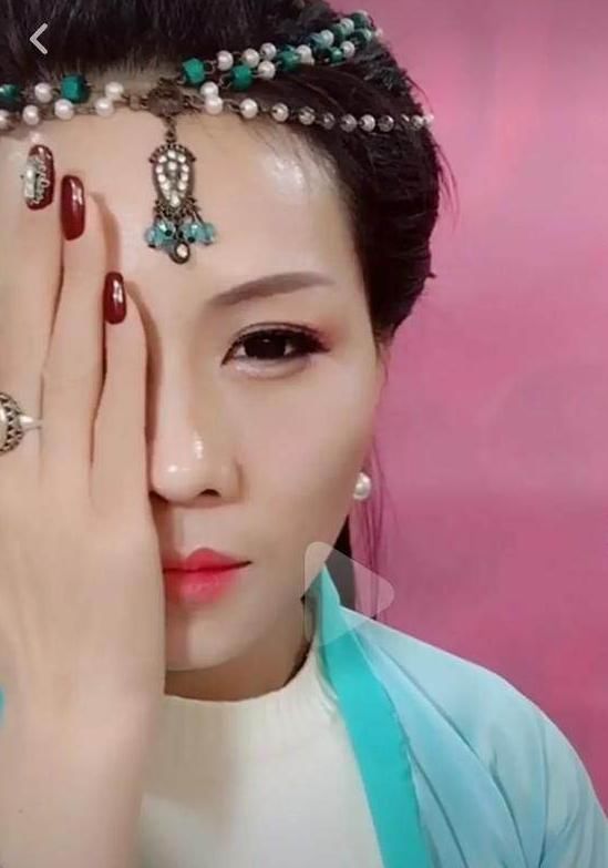 一个人竟能模仿半个娱乐圈,仿妆女孩刷新你对