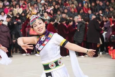 牙膏加白醋,坚持洗脸用,斑点唰唰往下掉,肌肤嫩