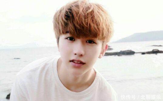 其他人撞衫评论是一边倒,蔡徐坤和王俊凯就比