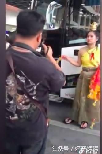 泰国主持人批在抖音上爆红的泰国带花网红,称