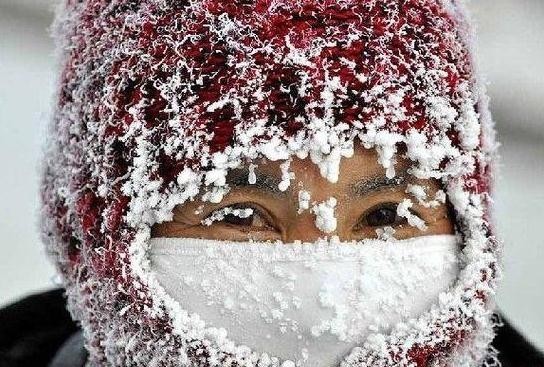 冻雨,大风灾害性天气,气温骤降,参赛人员随即出现身体不适,失温等情况