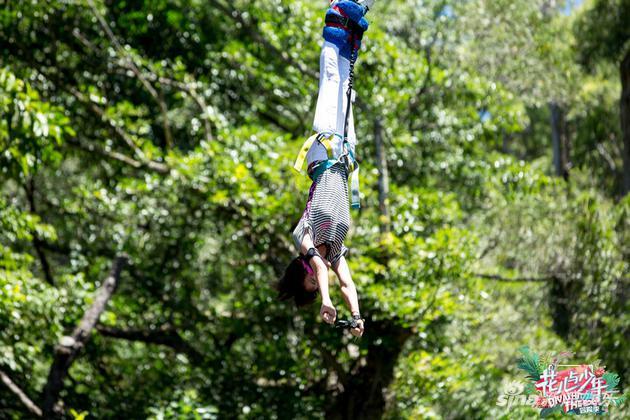 娜扎自封"花少大姐大" 蹦极却秒变表情包