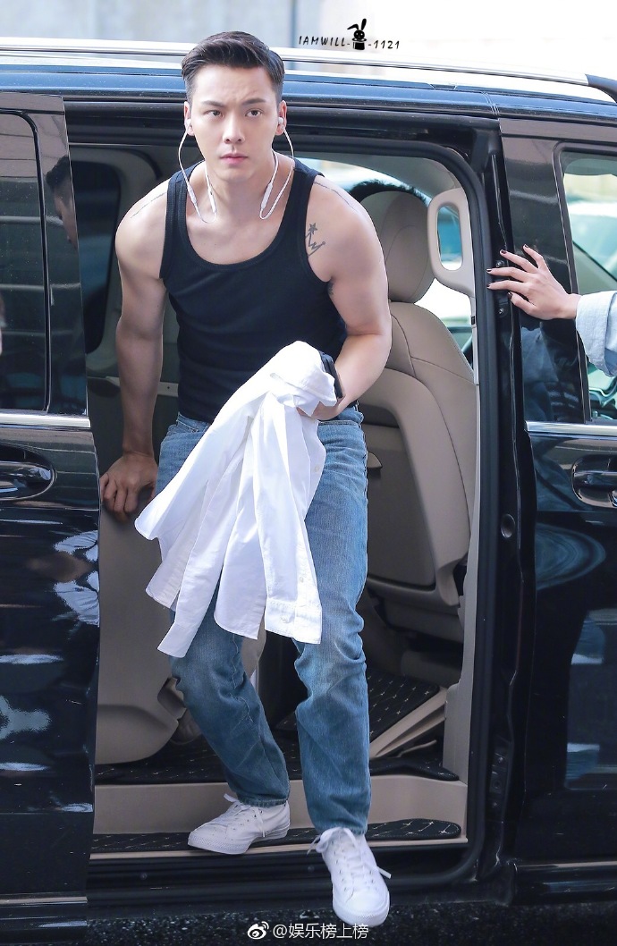 [陈伟霆][新闻]170710 你们爱的膀子是这样炼成的