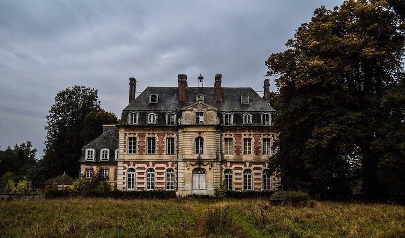 法国废弃城堡诡秘阴森令人毛骨悚然