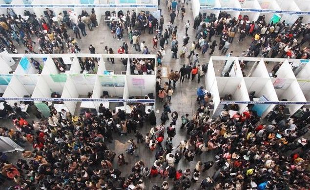 工厂宁愿给中介公司介绍费,也不愿意给员工加