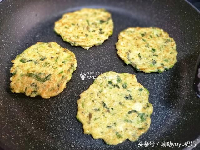 适合1岁以上的宝宝辅食【平菇菠菜豆腐小饼】