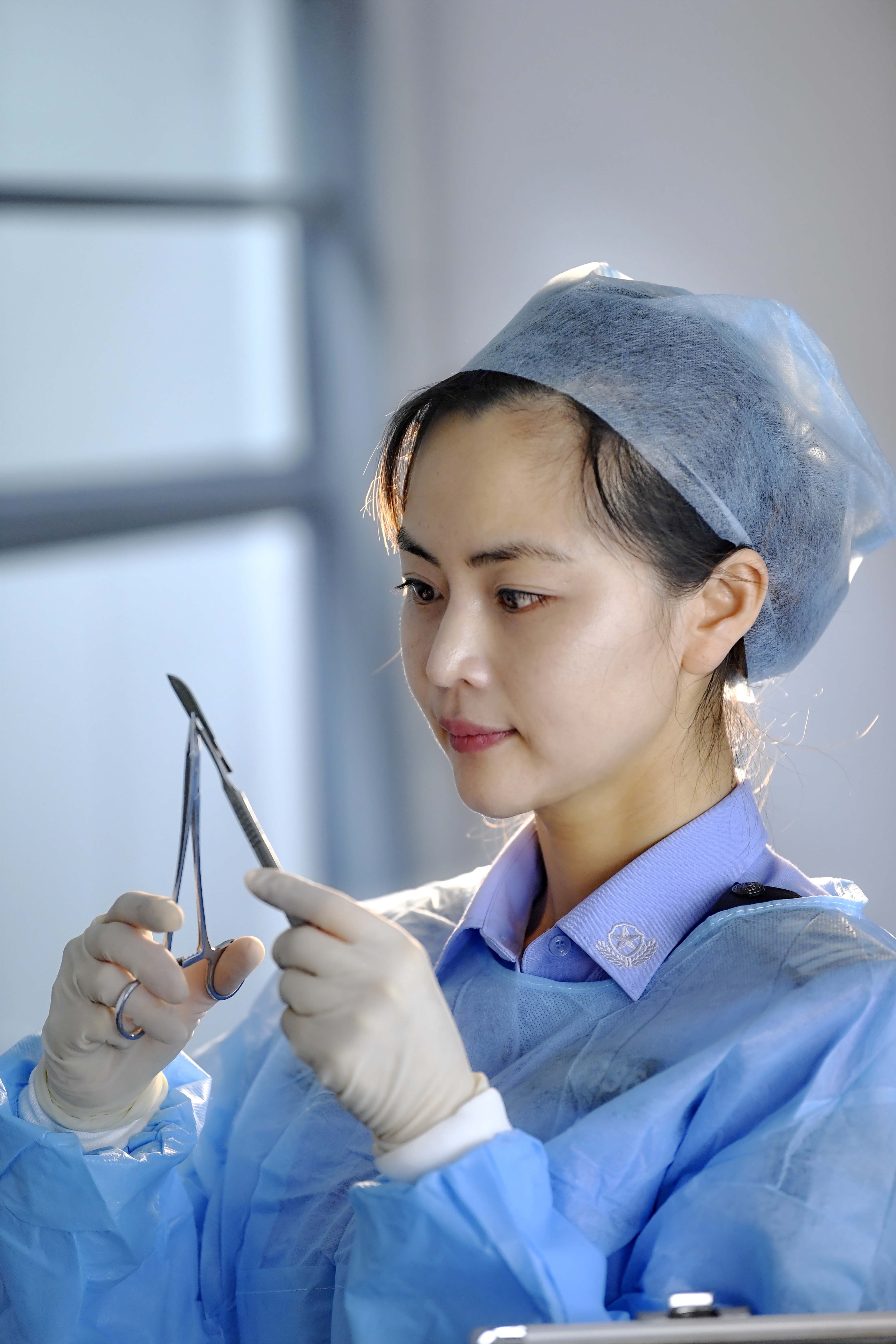 四川成都智爷女法医三八节给妈妈送来别样礼物