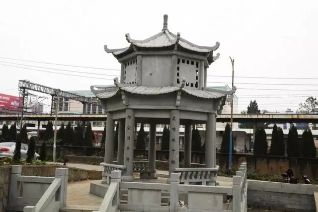 袁州区作家协会一行到珠泉街道采风