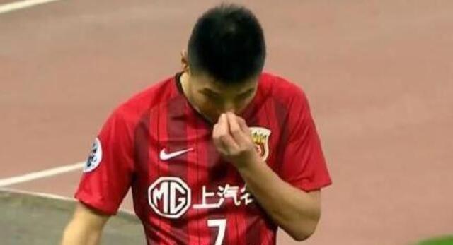 武磊完美过人后又射失单刀!黄健翔下诊断:胯没