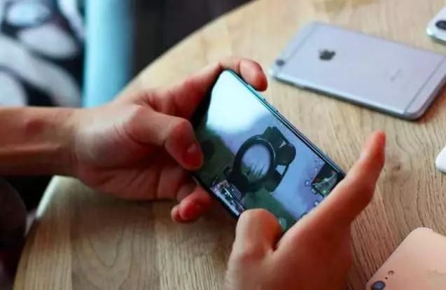 小米8值不值的买?我们一起来看看