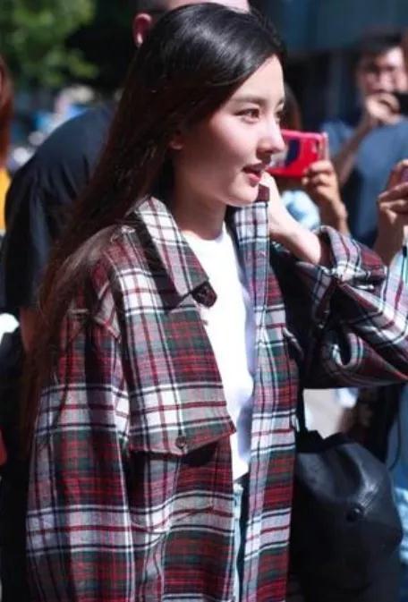 欧阳娜娜靠音乐,关晓彤靠男友,只有张子枫大红