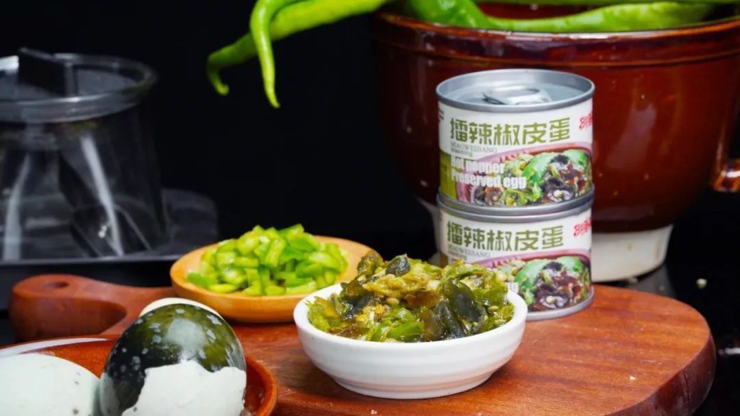 擂椒皮蛋！非遗菜品，炭火炙烤，擂出来的美味！