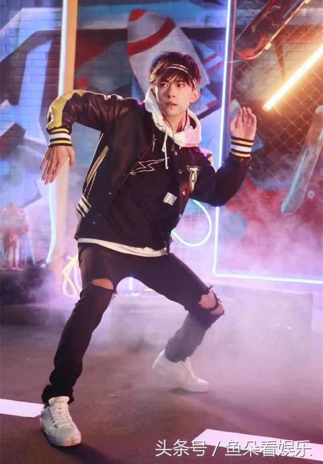 大学生最喜爱的明星是谁?金塔奖日前评选结束,千玺,热巴登顶!