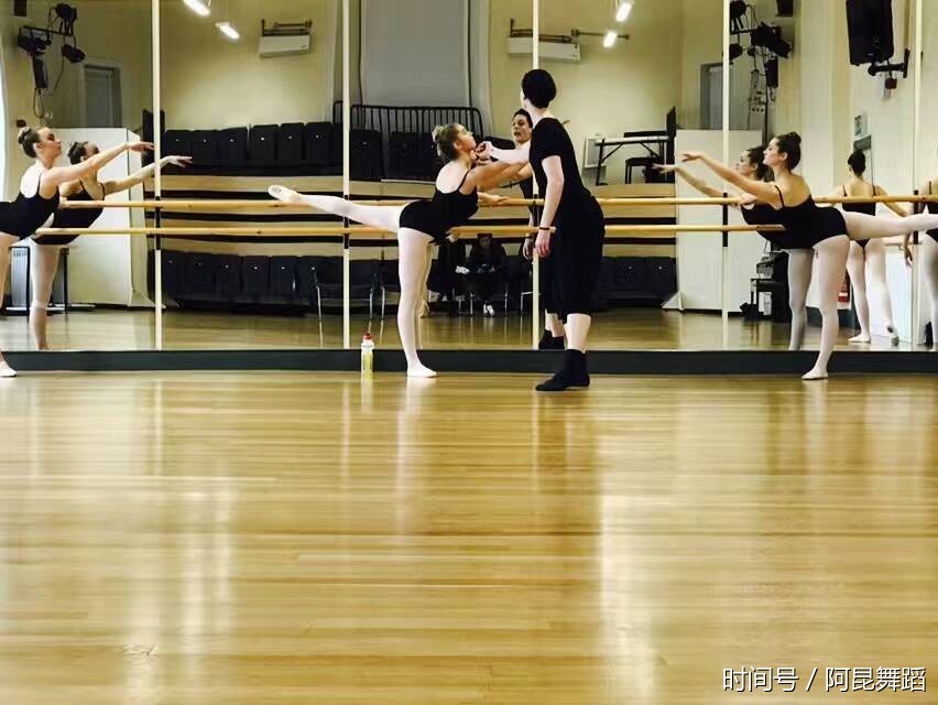 济南舞蹈艺考培训暑假班 来阿昆舞蹈给自己一
