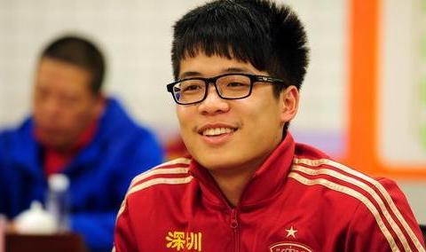 曾百万加盟鲁能,如今入选国奥,但校园足球路在