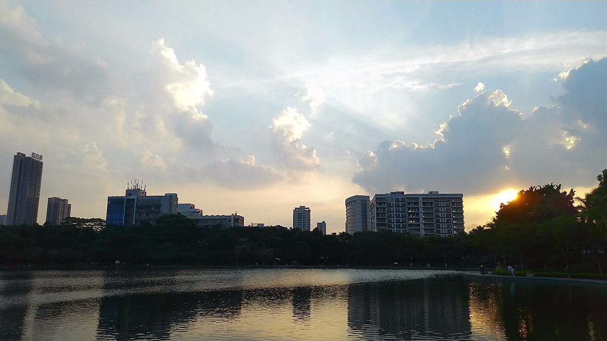 不苟且的百元大屏手机,国美Fenmmy Note上手