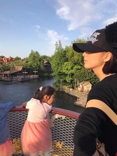 杨幂赵丽颖粉丝互撕?佟丽娅陈思诚同游日本?