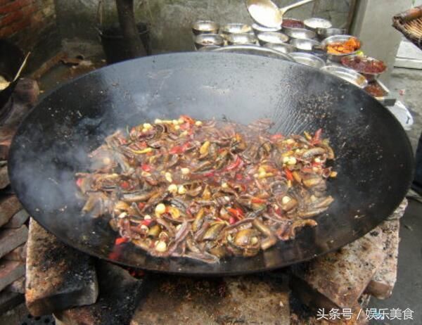 上海女孩嫁到农村,办宴席当天嫌弃饭菜太脏被