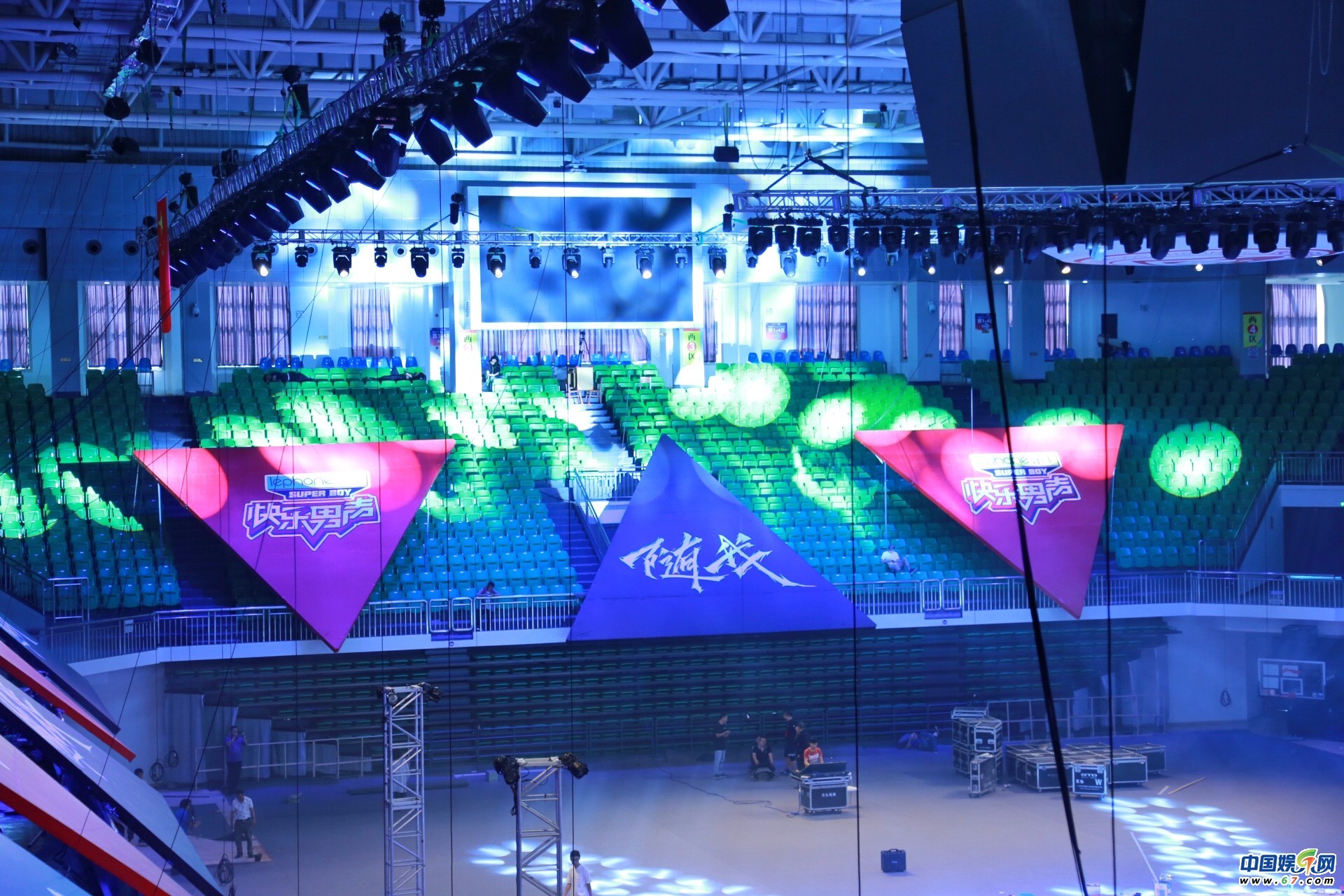 绝密!快男豪华舞美曝光 体育馆秒变梦幻舞台