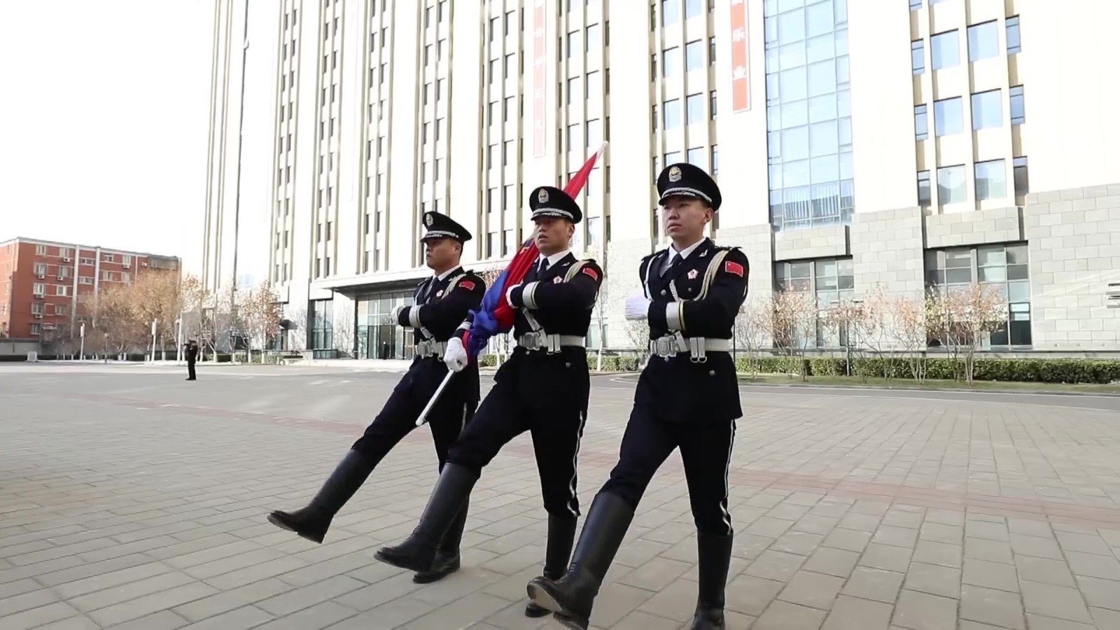 重温入警誓词、向警旗敬礼……北京市公安局开展多彩庆祝活动_北京时间