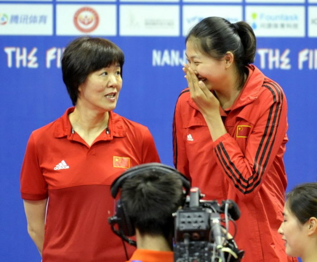 18年女排联赛总决赛颁奖仪式,中国女排获得季