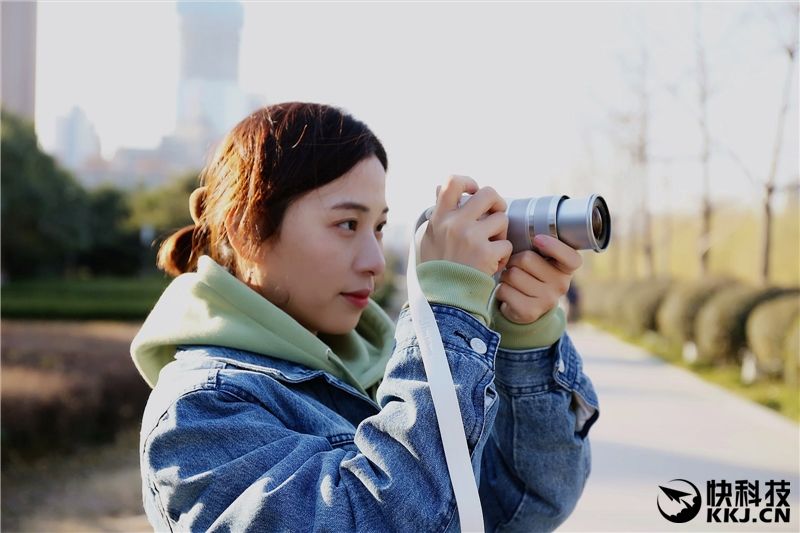 比肩索尼微单!小蚁微单初雪版评测:纯白如雪