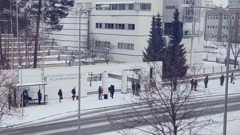 芬兰人奇葩特点!社交恐惧症排队,前后要保持十