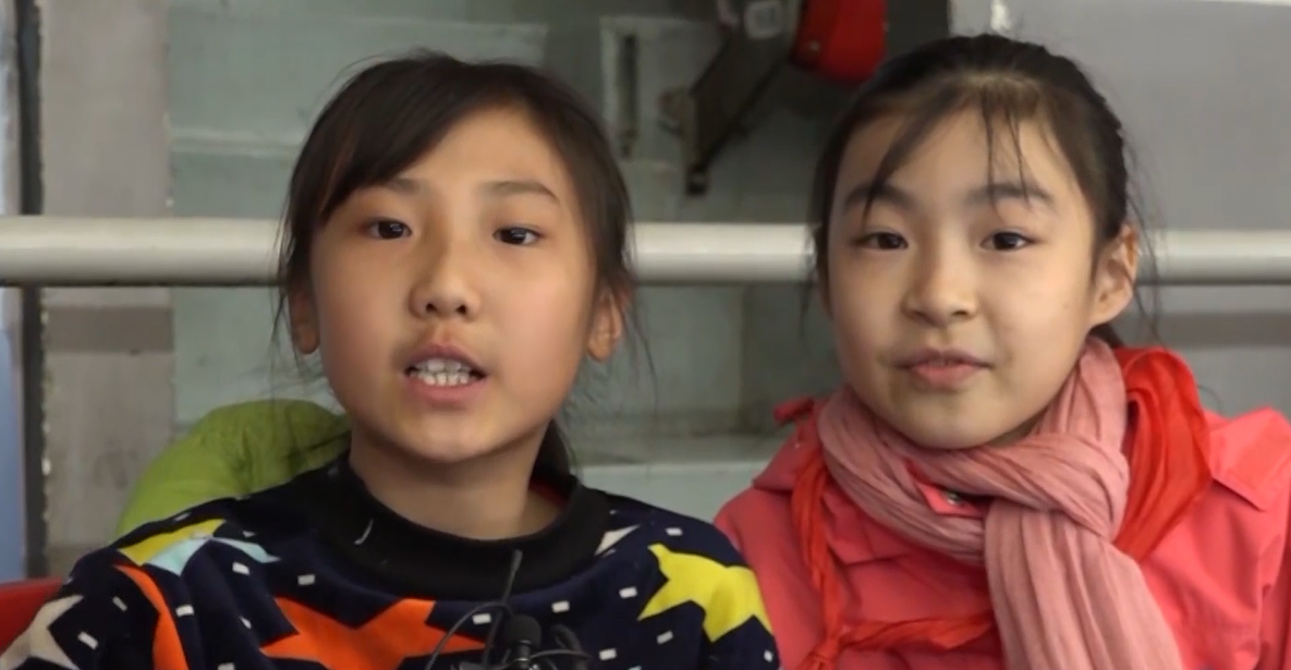 女子冰壶世锦赛火热进行 听观赛学生讲述冰壶梦 女子冰壶世锦赛火热进行 听观赛学生讲述冰壶梦