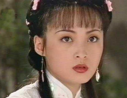 她是乾隆从江南带回的妃子,皇后因她被废,皇贵