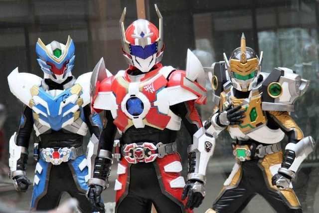 铠甲勇士中六位高颜值美女,小蝶上榜了,安娜只