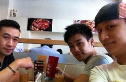 64岁赵雅芝全家福曝光,2段婚姻3个儿子一个比