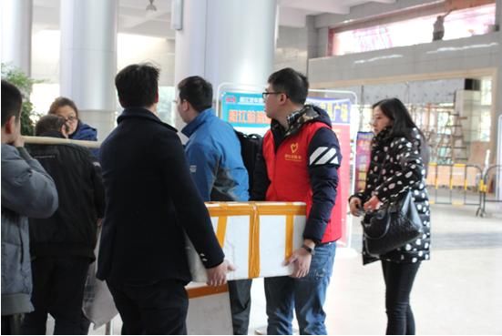 阳江市启动2018年青年志愿者服务春运暖冬行