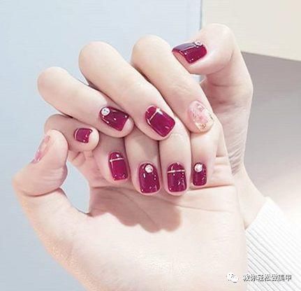 指甲短小,过年应该做什么美甲?