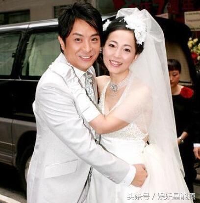 55岁石榴姐全家照,不生孩子原因令人心酸,林