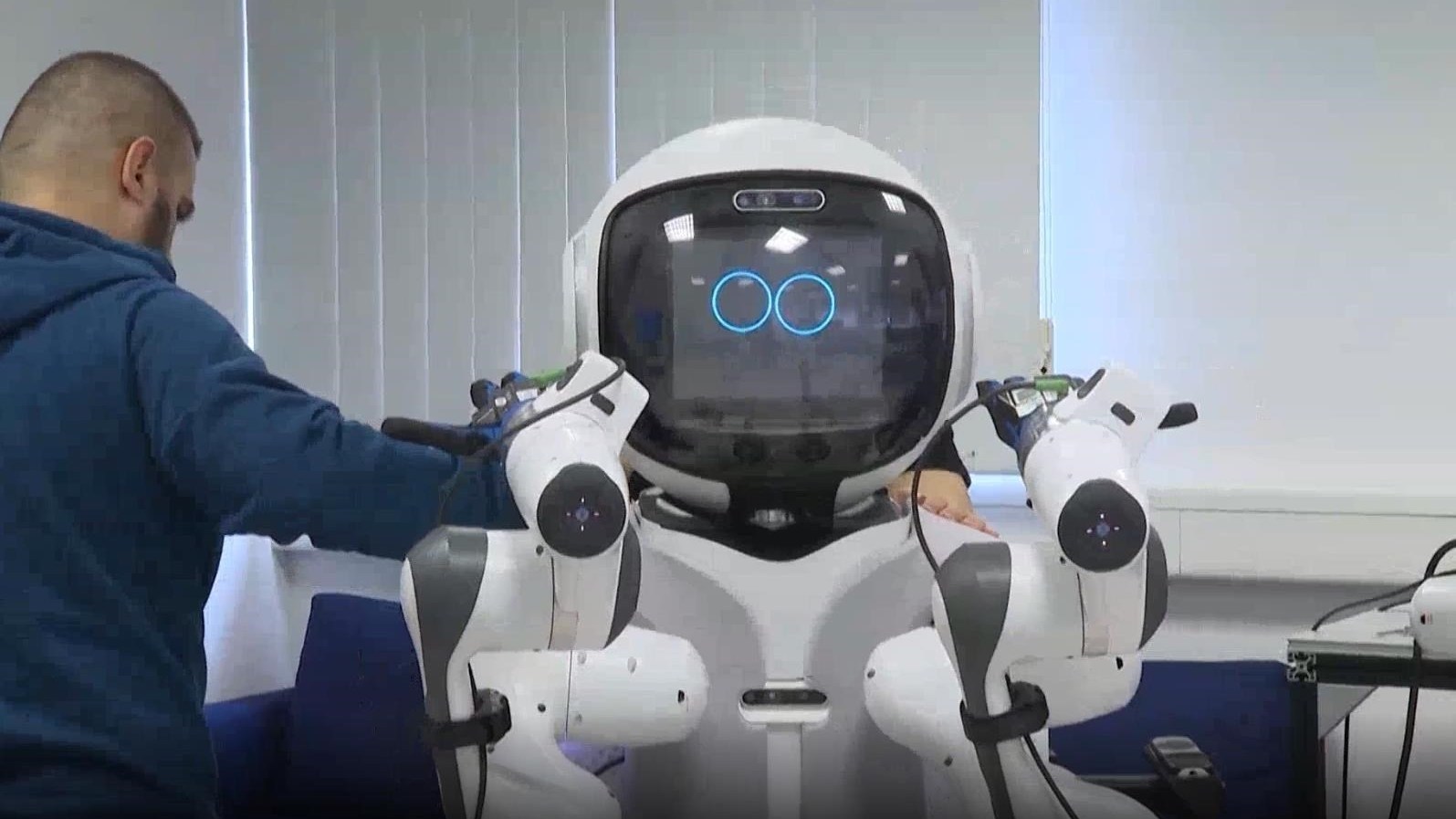 机器人护工即将上岗! 德国研发机器人照顾老年人 机器人护工即将上岗! 德国研发机器人照顾老年人