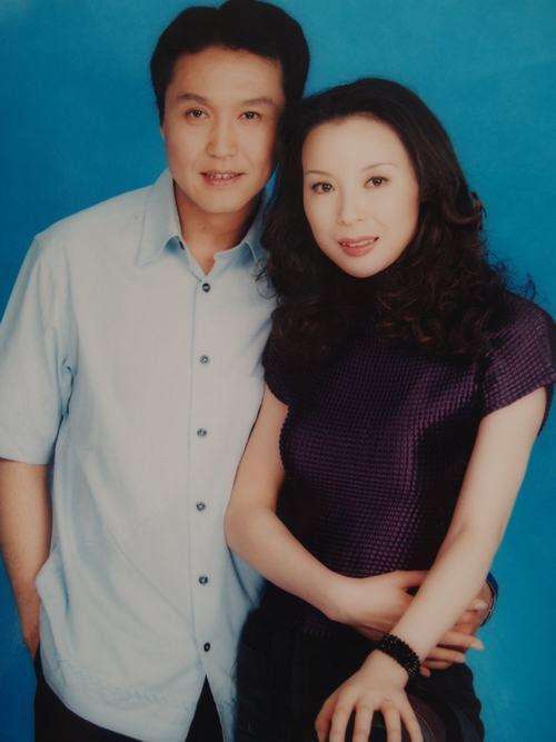 达康书记和老婆恩爱26年似新婚, 儿子好帅!