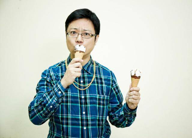 周星驰第一次做导演他演富二代,后来又教他收