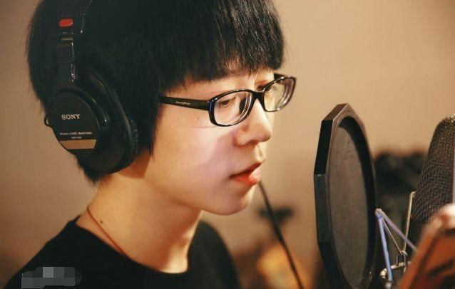 斗鱼TV嗨氏遭背叛,直播刷礼物已被实锤,疑似9