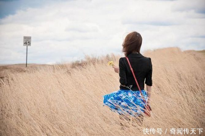 老公做生意时,向娘家借五十万,小姑子发一条朋