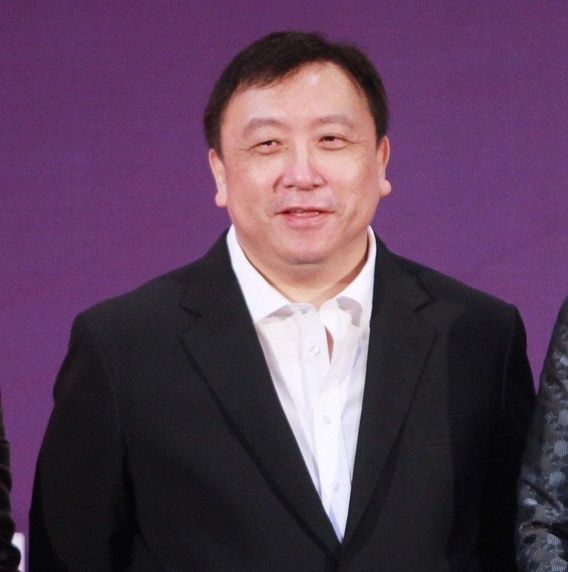 被誉为香港的烂片之王,却捧红了众多女神,自曝