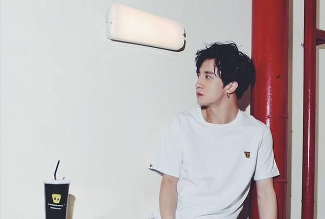 薛之谦在最红的时候被扯出负面新闻掉粉无数!