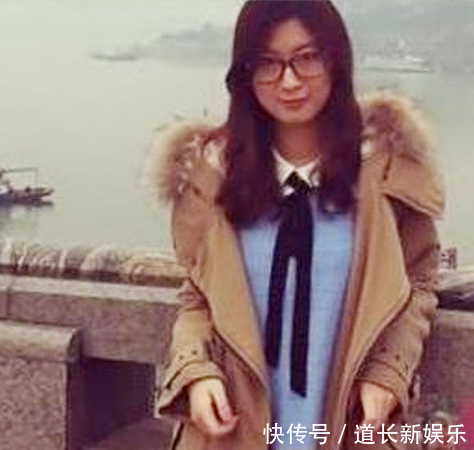 她是首个春晚英语主持,28岁成四料影后,惨遭抛