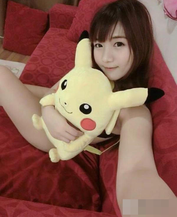泰国电竞美女棒糖妹晒私照 网友:又发育了?