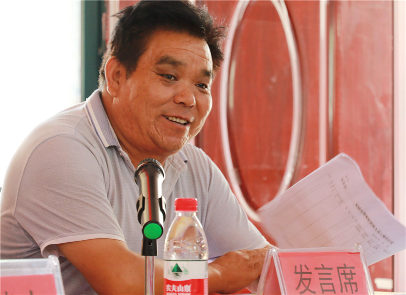 贫困大学生讲习所内谈家教话感恩