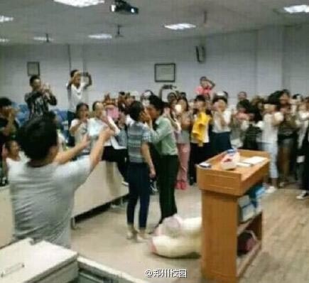教官素质太低 把垃圾倒在学生床上