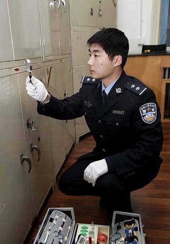 杨光磊：勇敢忠诚铸警魂