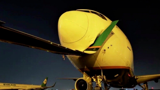 深夜,空客撞上波音777!肇事者停职 深夜,空客撞上波音777!肇事者停职