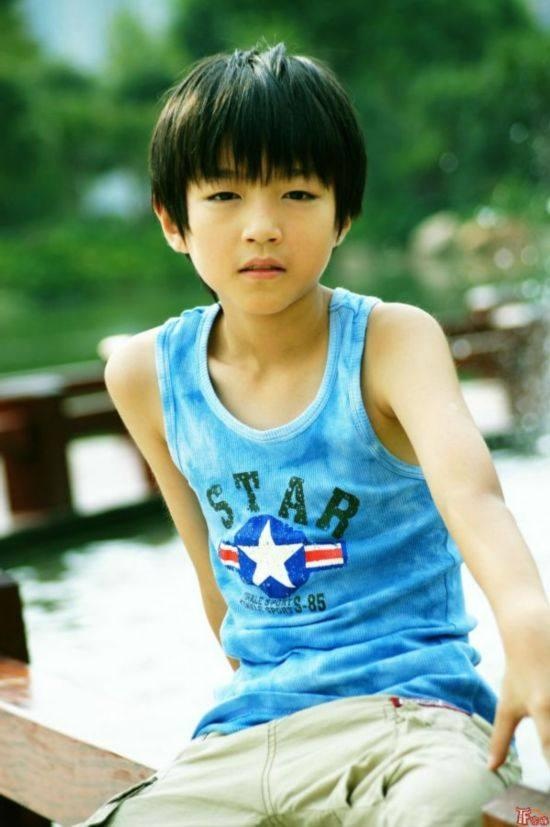 tfboys一路成长颜值的变化,易烊千玺是越长越霸气!